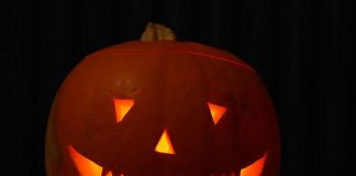 Graskar er typisk å pynte med på halloween. På amerikansk heiter det Jack o'lantern. (Foto: Paul Albertella/ Flickr)
