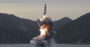 Frå ei prøveoppskyting av ein rakett i Nord-Korea tidlegare i år. FOTO: KCNA